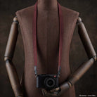 Rock n Roll Camera Straps And Bags Kameragurte | Alcantara Kamera Schultergurt von | Dunkelrot | für Z.b. Leica Q2 | 125cm