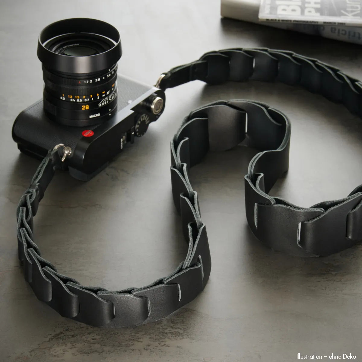 Breiter schwarzer Leder-Kameragurt mit Kette für Leica M10