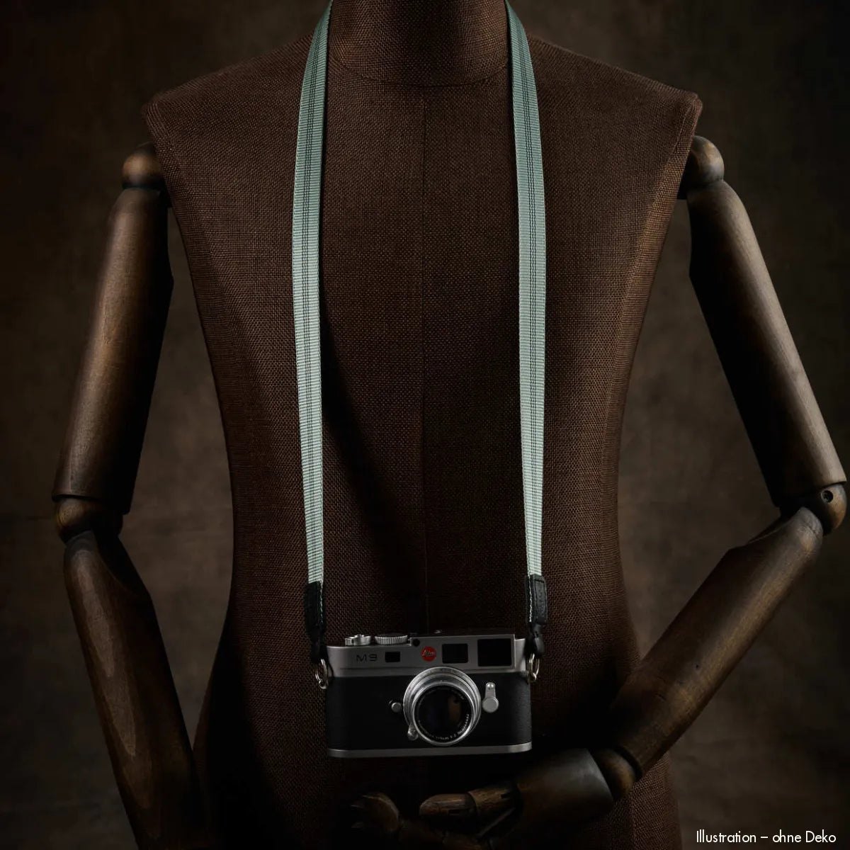 Schwarze Vintage-Leica-Kamera mit Silberakzenten, dunkelgrünem Polyamid-Ledergurt von Rock N Roll, 100cm