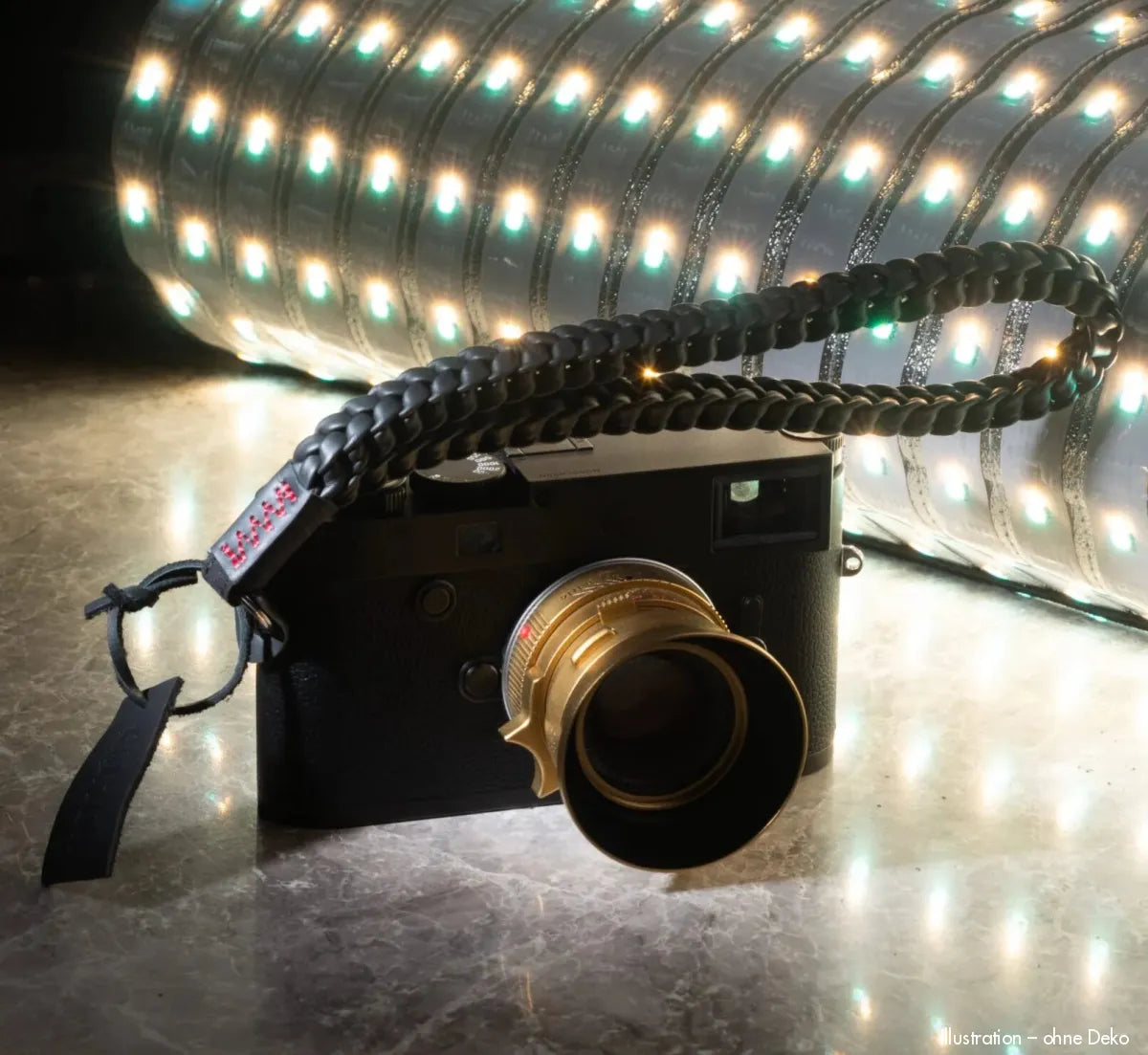 Barton 1972 Kamera Handschlaufe | aus Leder | Geflochten von Hand | Matt Schwarz