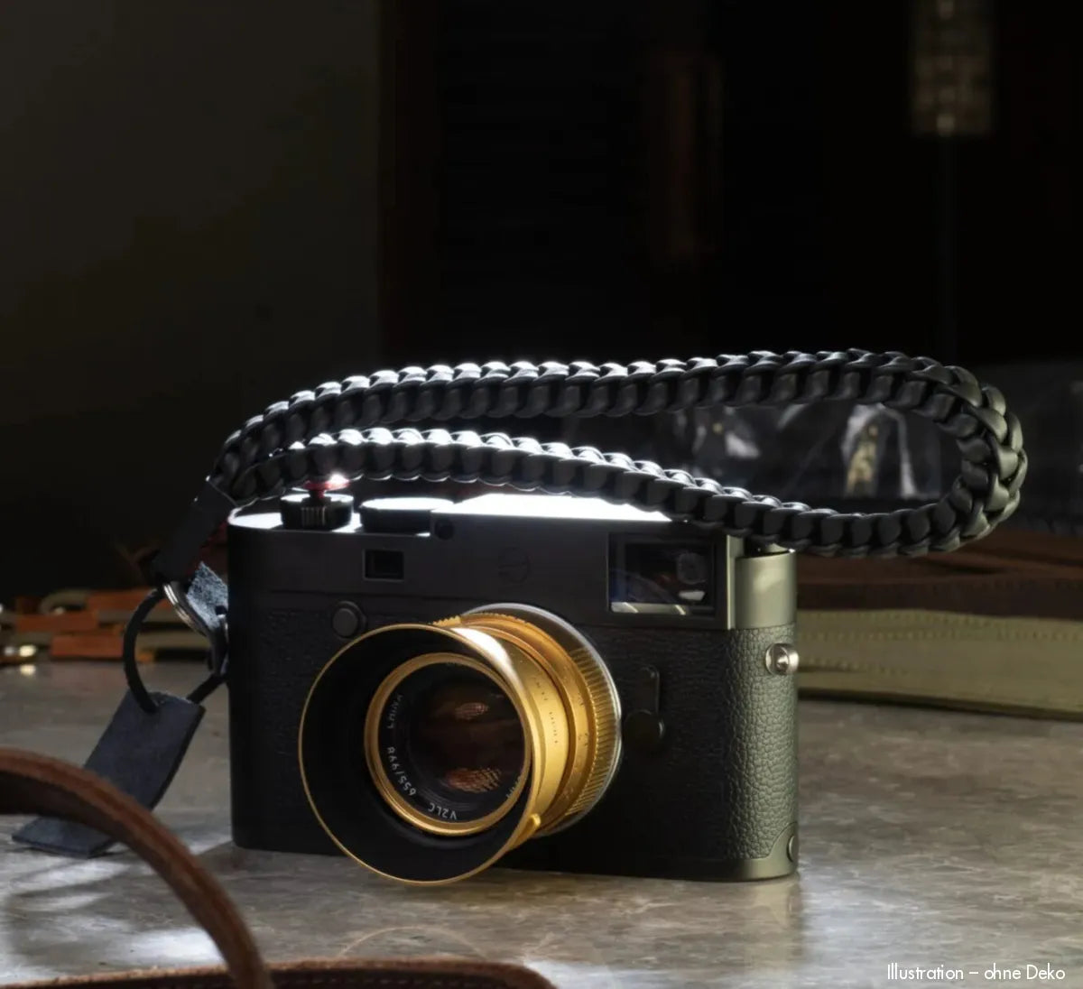 Barton 1972 Kamera Handschlaufe | aus Leder | Geflochten von Hand | Matt Schwarz