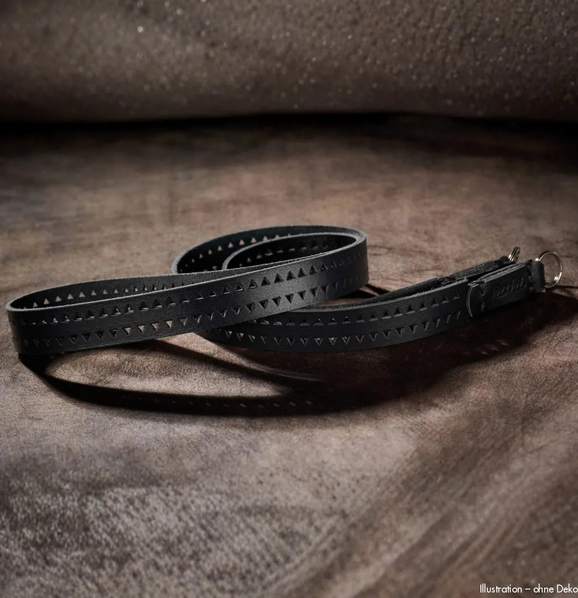 Rock n Roll Camera Straps And Bags Kamerazubehör in Schwarz | Kamera Schultergurt aus Vollnarbenleder mit Pyramiden-perforation von n