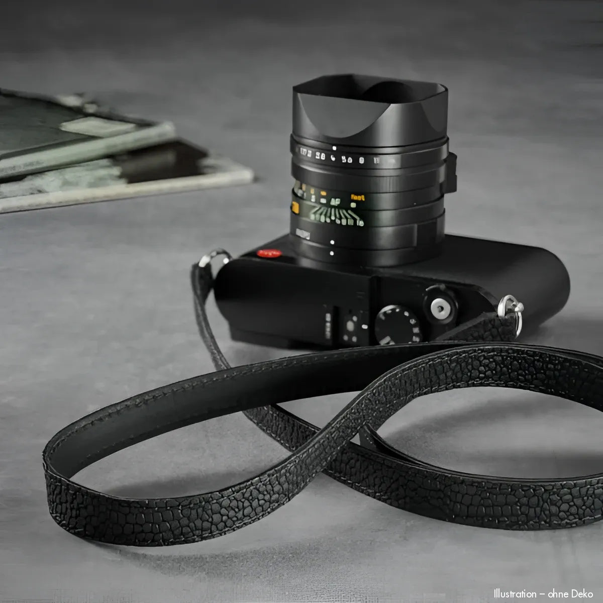 Schwarzer Ledergurt für Leica M10 mit Rock N Roll-Prägung, 125 cm