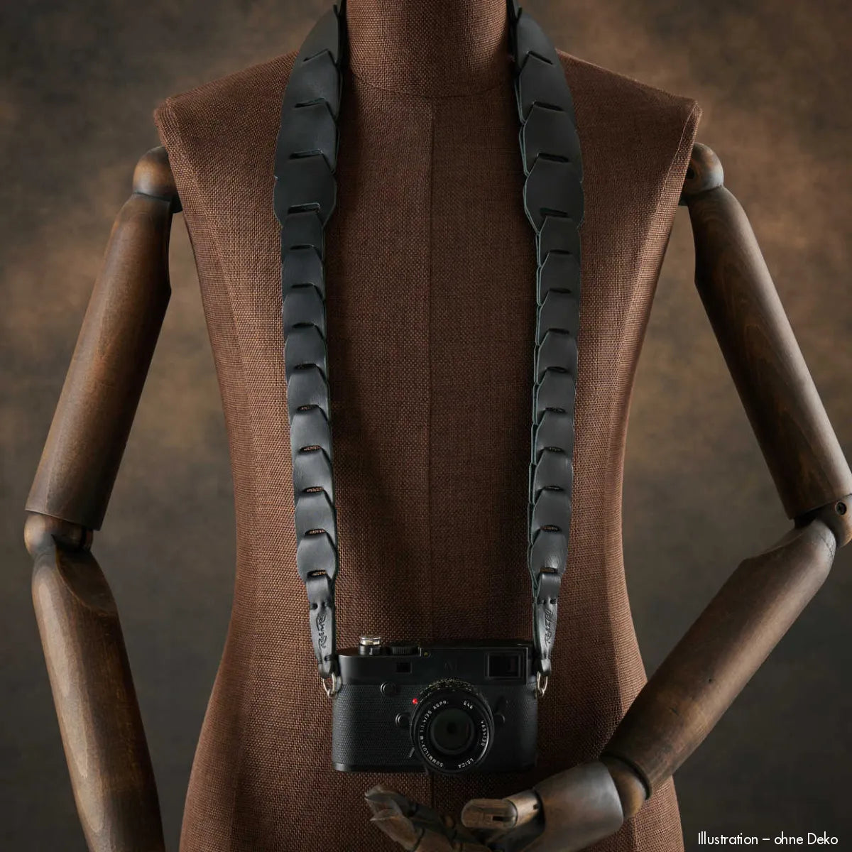 Schwarzer Leder-Kameragurt Rock N Roll mit Textur und Silberbeschlägen, 125 cm