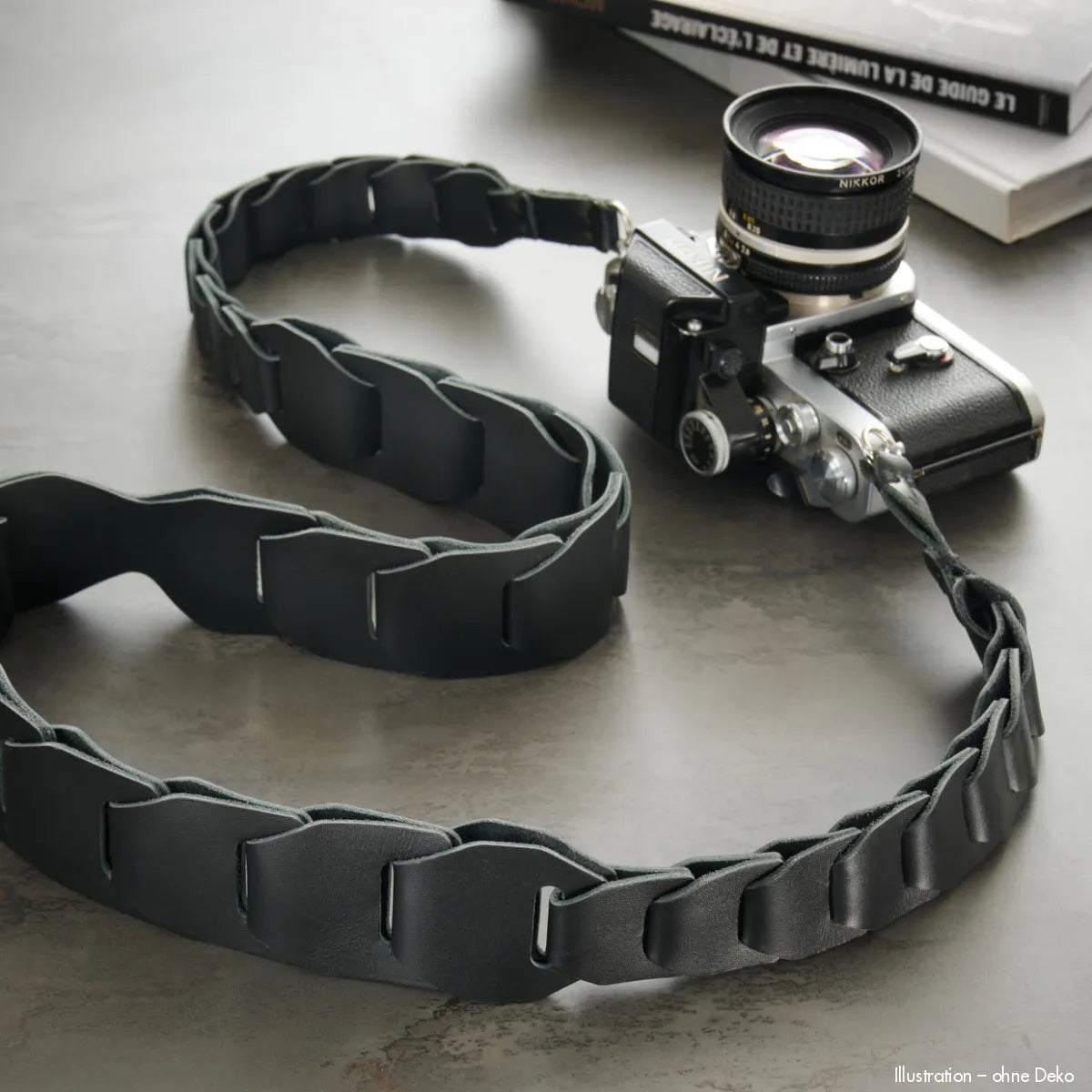 Schwarzer geflochtener Leder-Kameragurt mit Silberbeschlägen, Rock N Roll, 125 cm