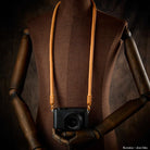 Rock n Roll Camera Straps And Bags Kameragurte | Leder Kamera Tragegurt aus Nappa und Seil in Hellbraun von Rocknroll für Z.b. Leica Q3