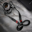 Rock n Roll Camera Straps And Bags Kameragurte | Leder Schultergurt für Dslr & Mirrorless Kamera in Schwarz Rot von | 125cm