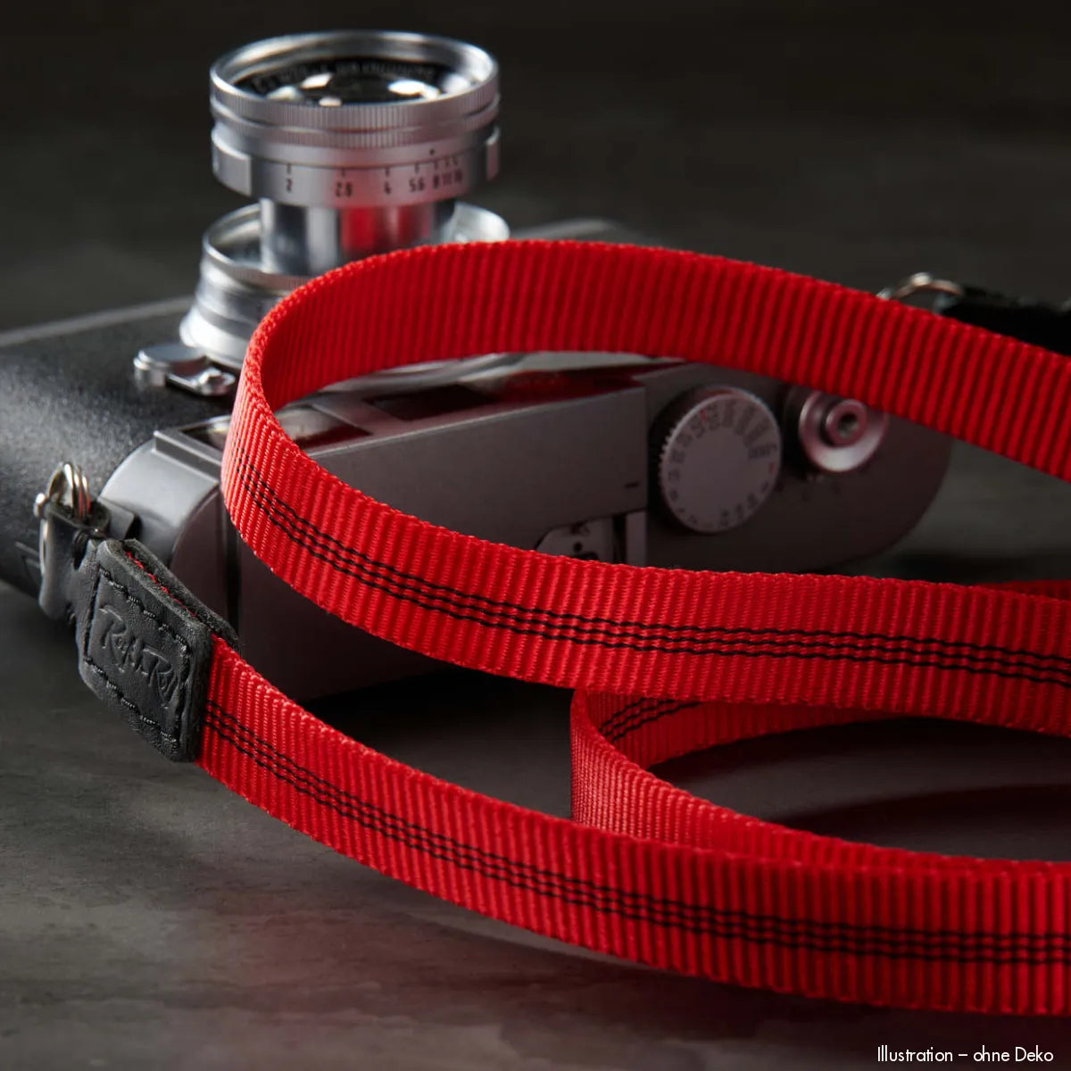 Roter Nylon-Kameragurt mit schwarzen Streifen und silberner Schnalle für Leica M10