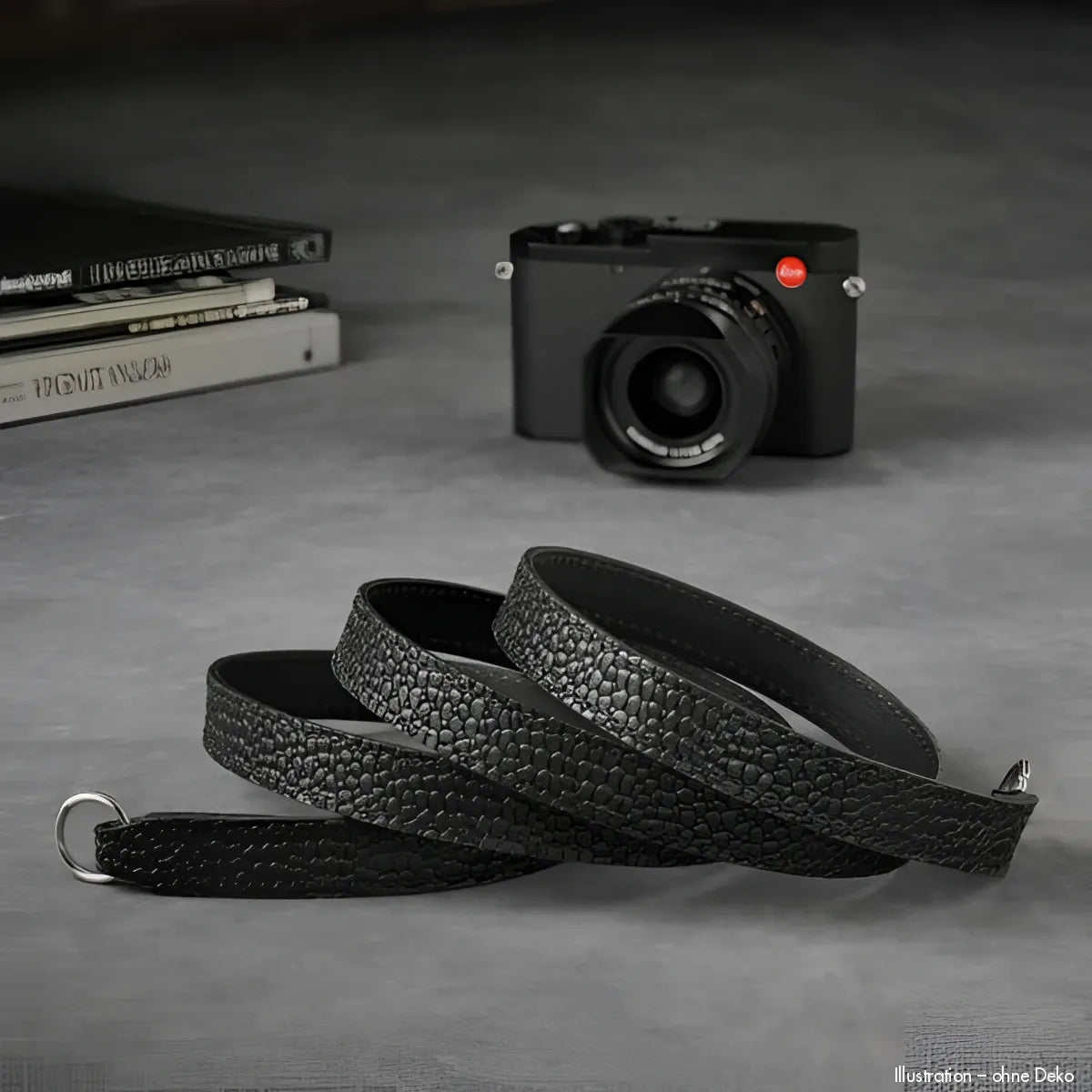 Schwarzer geprägter Narbenleder-Kameragurt von Rock N Roll für Leica Q2