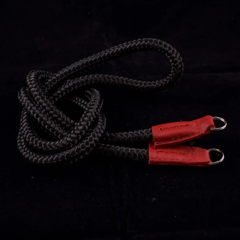 Kameragurte | Leder, Schwarz Und Rot, Seil | Sailor Strap | Leder Kameragurt Aus Seil Von Sailor Strap | Rot Schwarz | Handgefertigt |gr.s