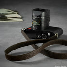 Schwarzer Leder Leica Riemen aus Narbenleder mit Prägung und Schnalle