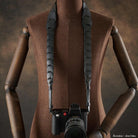 Breiter schwarzer Leder-Kameragurt für Leica SL von Rock N Roll, 125 cm