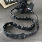 Schwarzer Breiter Leder-Kameragurt mit Verstellgurt für Leica SL von Rock N Roll