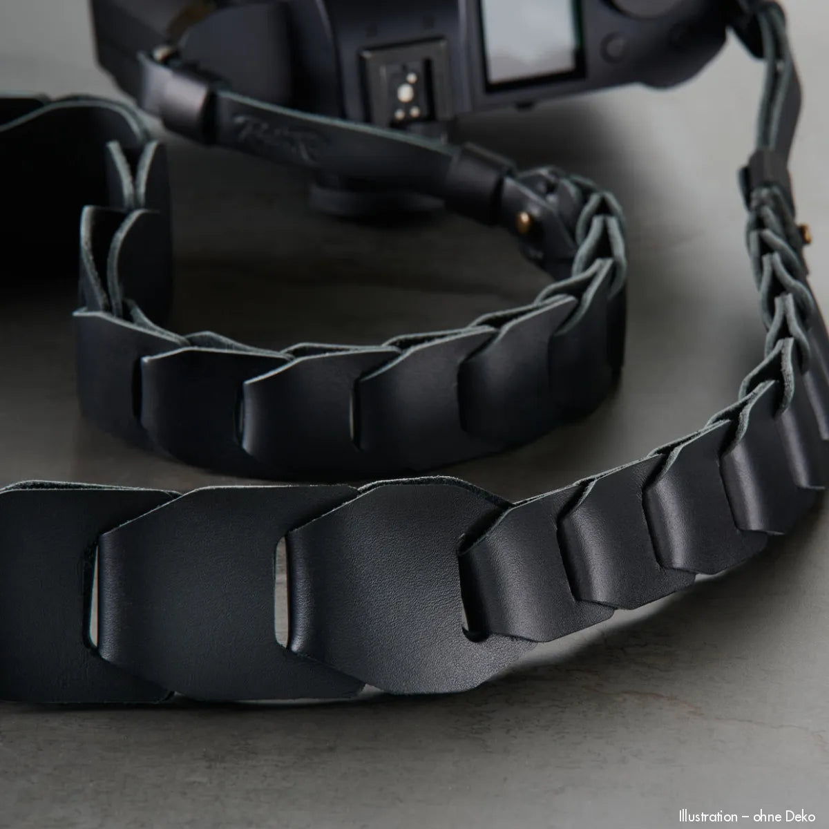 Schwarzer breiter Leder-Kameragurt mit Textur und Metallbuckle für Leica SL, 100 cm