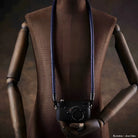 Rock n Roll Camera Straps And Bags Kameragurte | Handgefertigter Nappaleder Kameragurt in Blau von Schuppen Design | 100cm