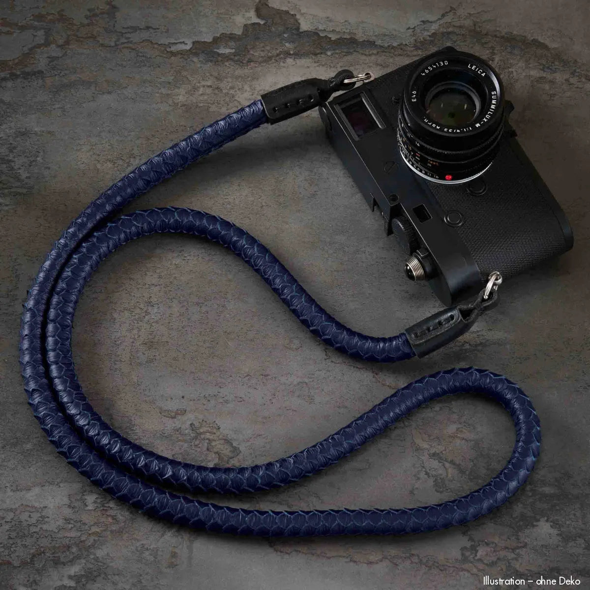Rock n Roll Camera Straps And Bags Kameragurte | Handgefertigter Nappaleder Kameragurt in Blau von Schuppen Design | 100cm