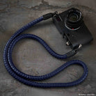 Rock n Roll Camera Straps And Bags Kameragurte | Handgefertigter Nappaleder Kameragurt in Blau von Schuppen Design | 100cm