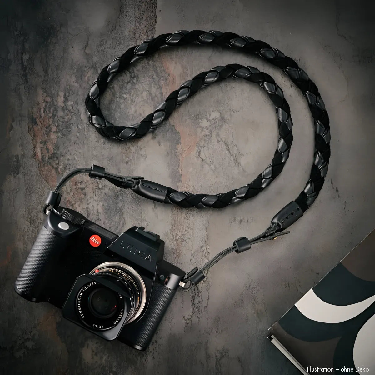 Schwarzer geflochtener Nappaleder-Kamerastrap mit Silberbeschlägen