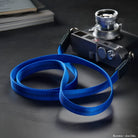 Blauer Polyamid-Kameragurt Rock N Roll, 125 cm, silberne Schnalle