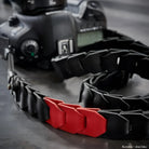 Rock n Roll Camera Straps And Bags Kameragurte | Kamera Schultergurt in Schwarz Rotem Leder für Systemkameras als Limitierte Edition