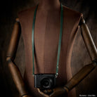 Rock n Roll Camera Straps And Bags Kameragurte | Schlanker Leder Schultergurt in Smaragdgrün | für Leica & Weitere Kameras | 100cm