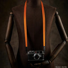 Oranger Polyamid-Kameragurt mit schwarzen Lederenden von Rock N Roll, 125 cm