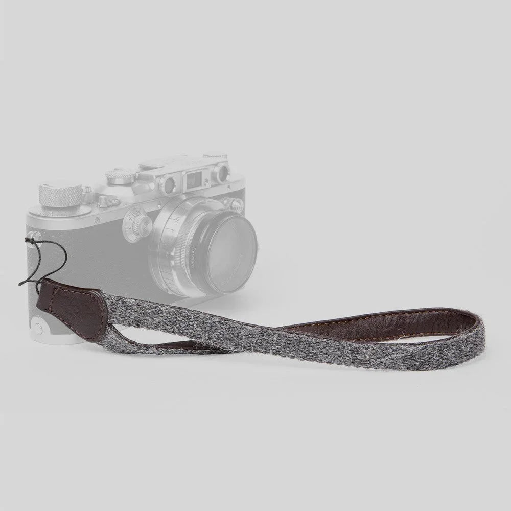 Handschlaufe | Alpaka Wolle, Grau / Silber, Leder | Cecilia Gallery | Cecilia Alpaka Wolle Leder Handschlaufe Trageriemen