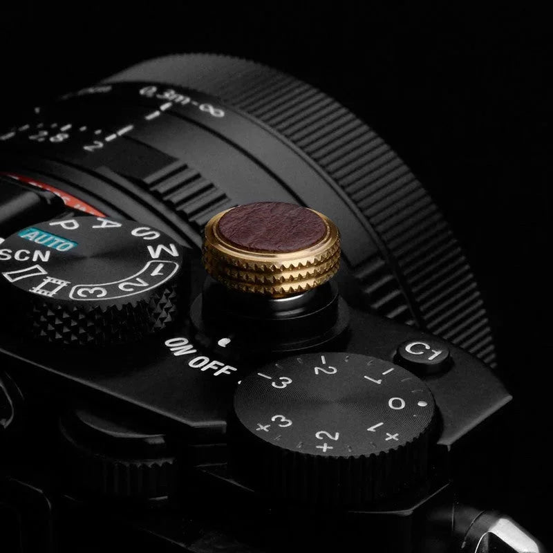 Auslöseknöpfe | Dunkelbraun, Leder, Messing | Gariz Design | Soft Release Button Für Sony Rx Kamera Von Gariz | Messing Und Leder In Braun